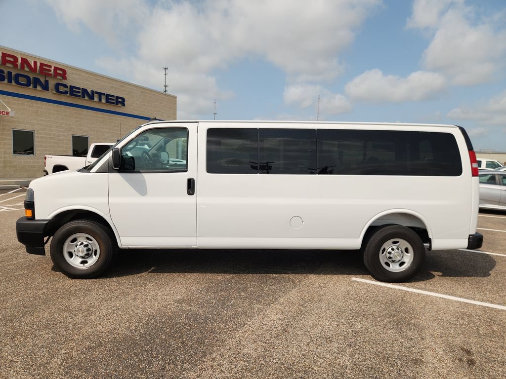 Used 2025 Chevrolet Express 3500 LS RWD image 4