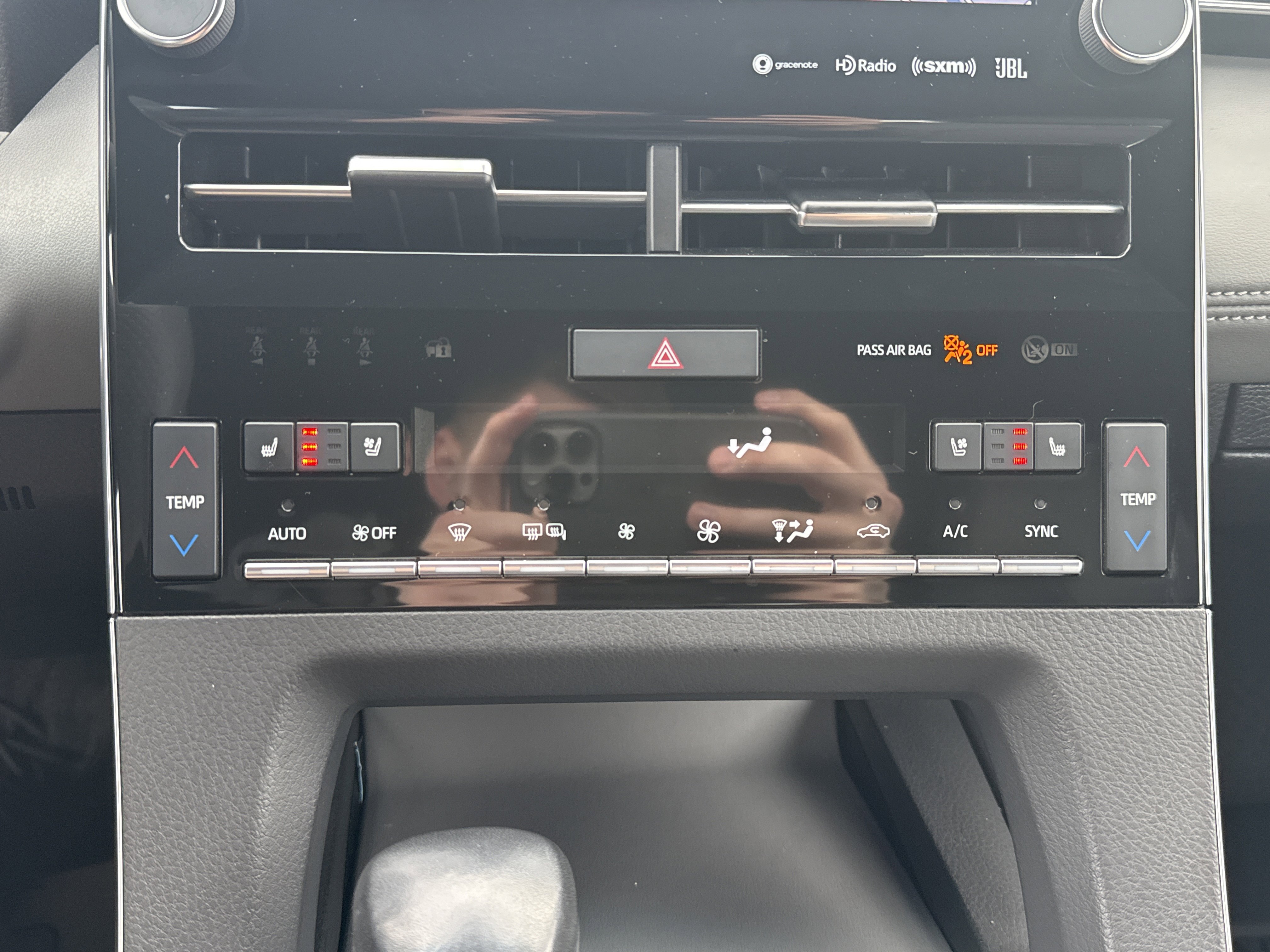 Used 2022 Toyota Avalon Limited image 29