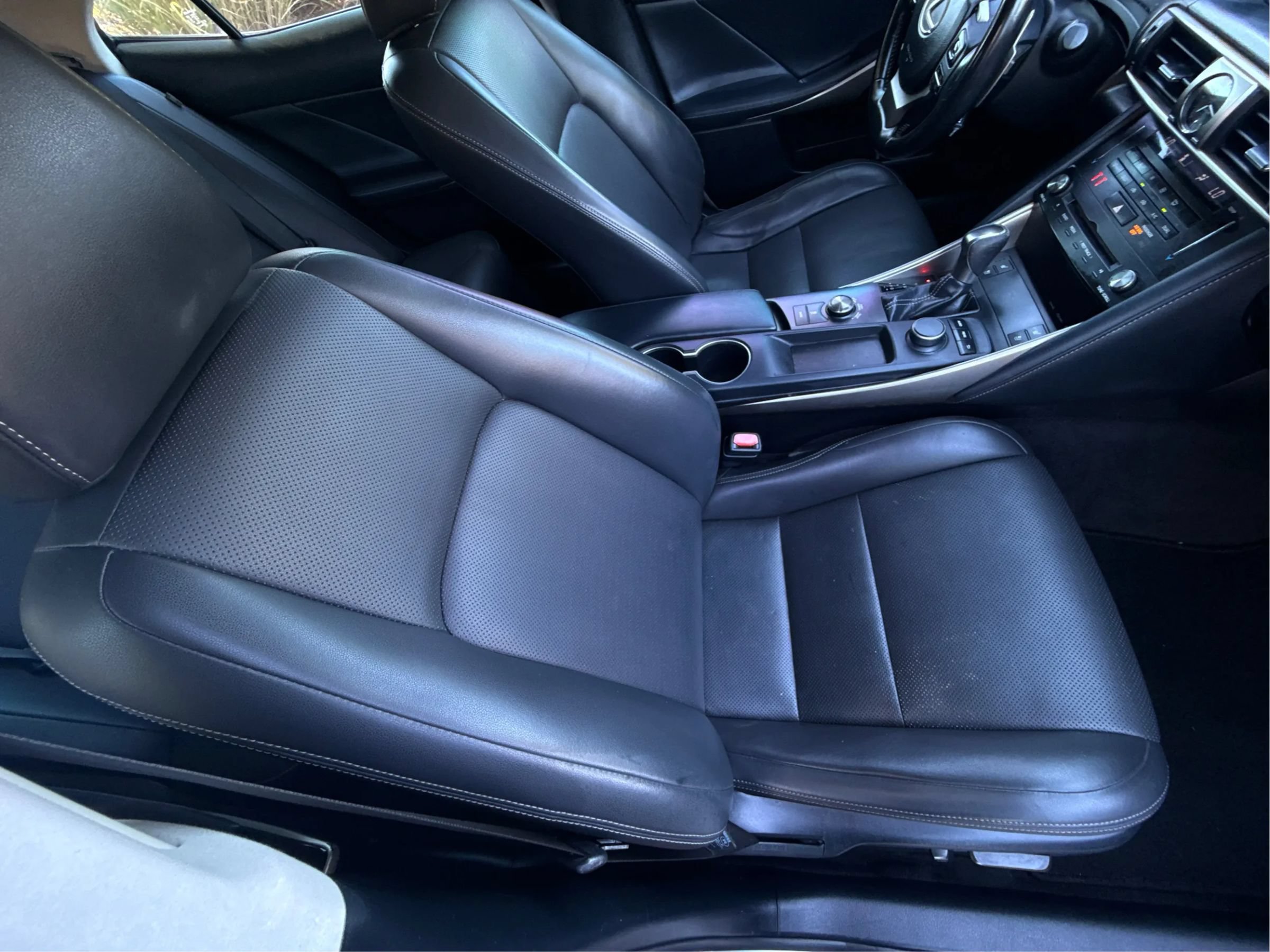 Used 2017 Lexus IS 200t w/ Premium Package RWD image 13