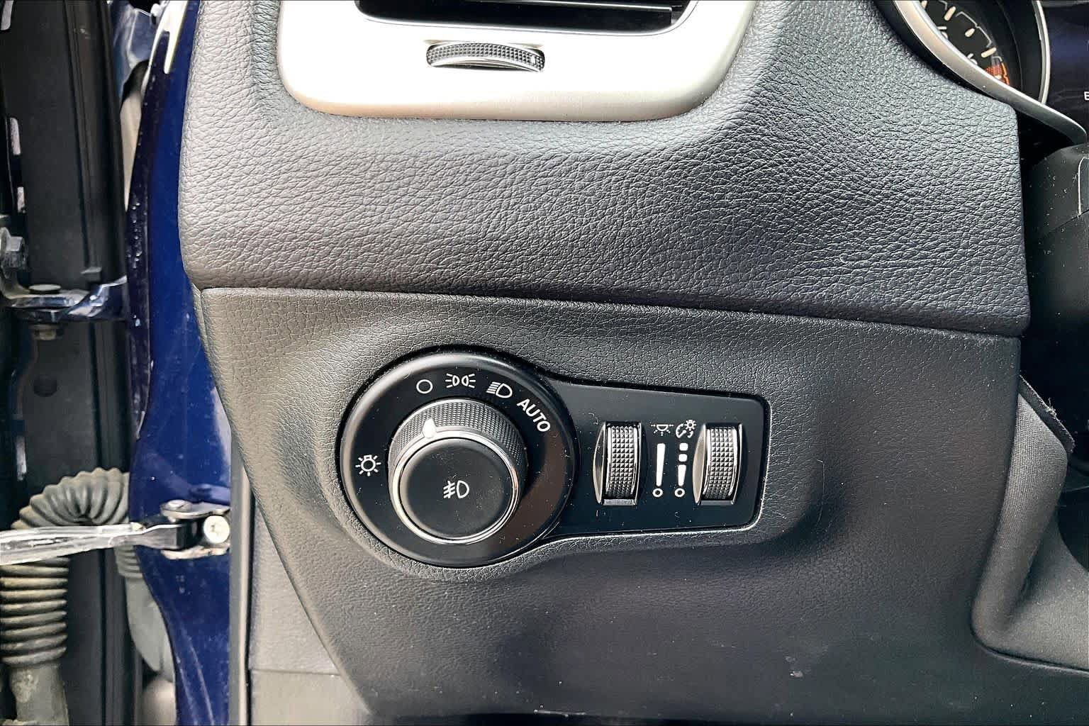 Used 2018 Jeep Compass Latitude w/ Popular Equipment Group FWD image 34