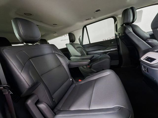 New 2026 Lincoln Navigator L Premier AWD/4WD image 32