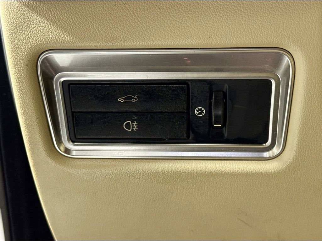 Used 2012 Jaguar XF image 10