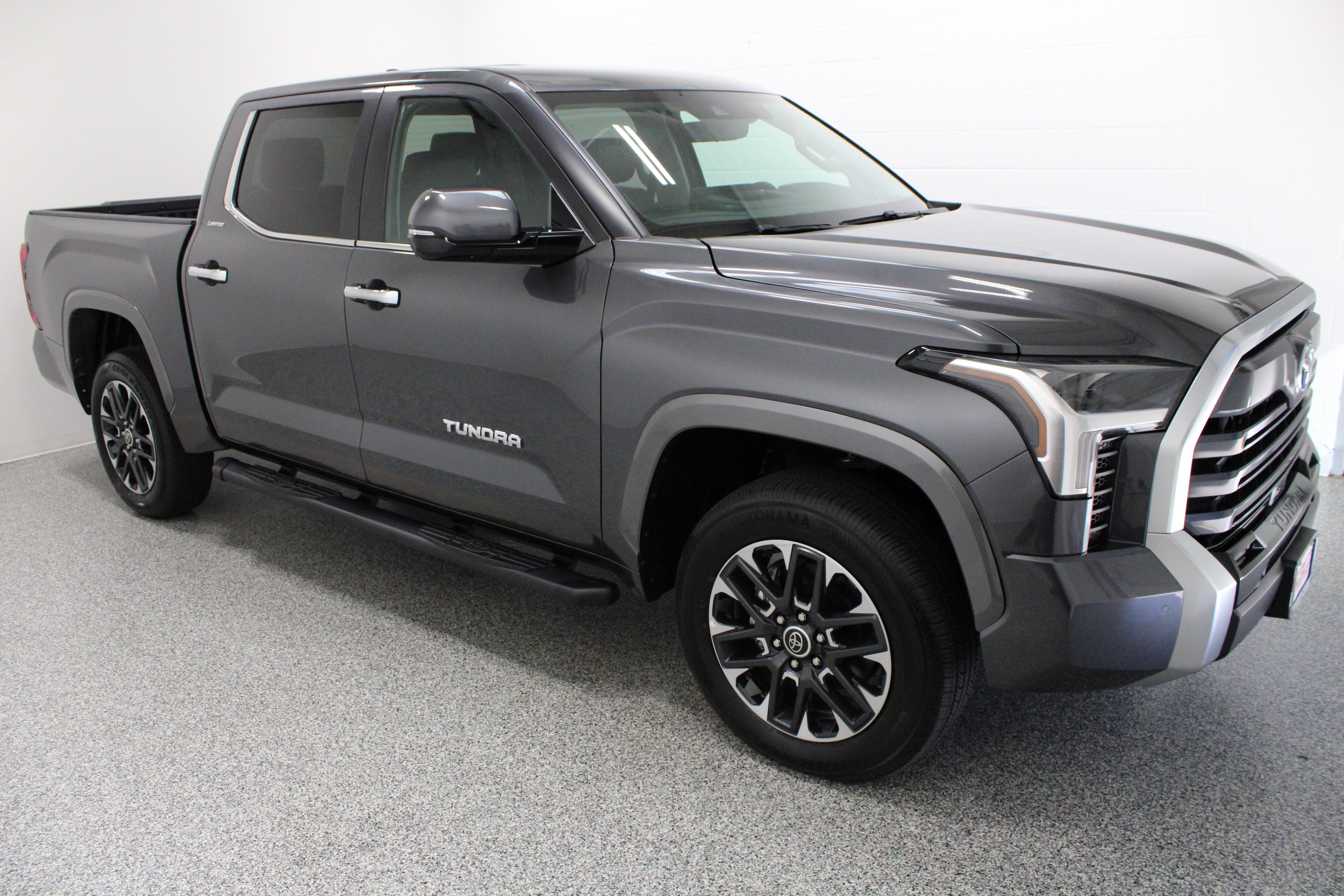 Used 2024 Toyota Tundra Limited w/ Power Package AWD/4WD image 4