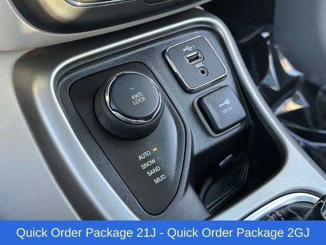 Used 2019 Jeep Compass Latitude w/ Popular Equipment Group AWD/4WD image 8