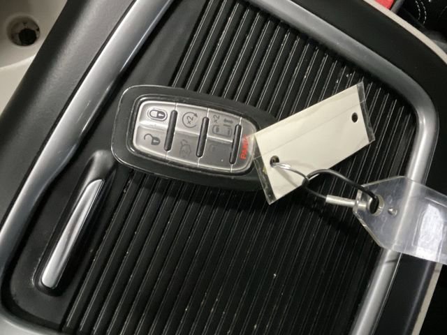 Used 2024 Chrysler Pacifica Touring-L FWD image 34