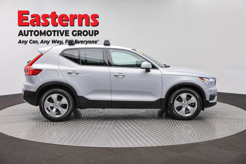 Used 2021 Volvo XC40 T4 Momentum FWD image 6