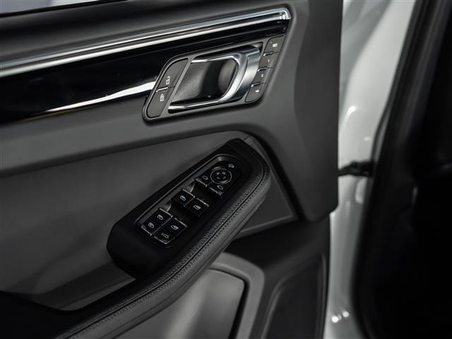Certified 2026 Porsche Macan image 23