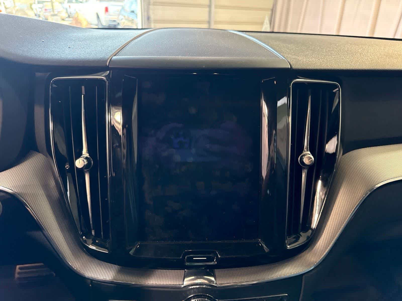 Used 2018 Volvo XC60 T5 R-Design w/ Convenience Package AWD/4WD image 21