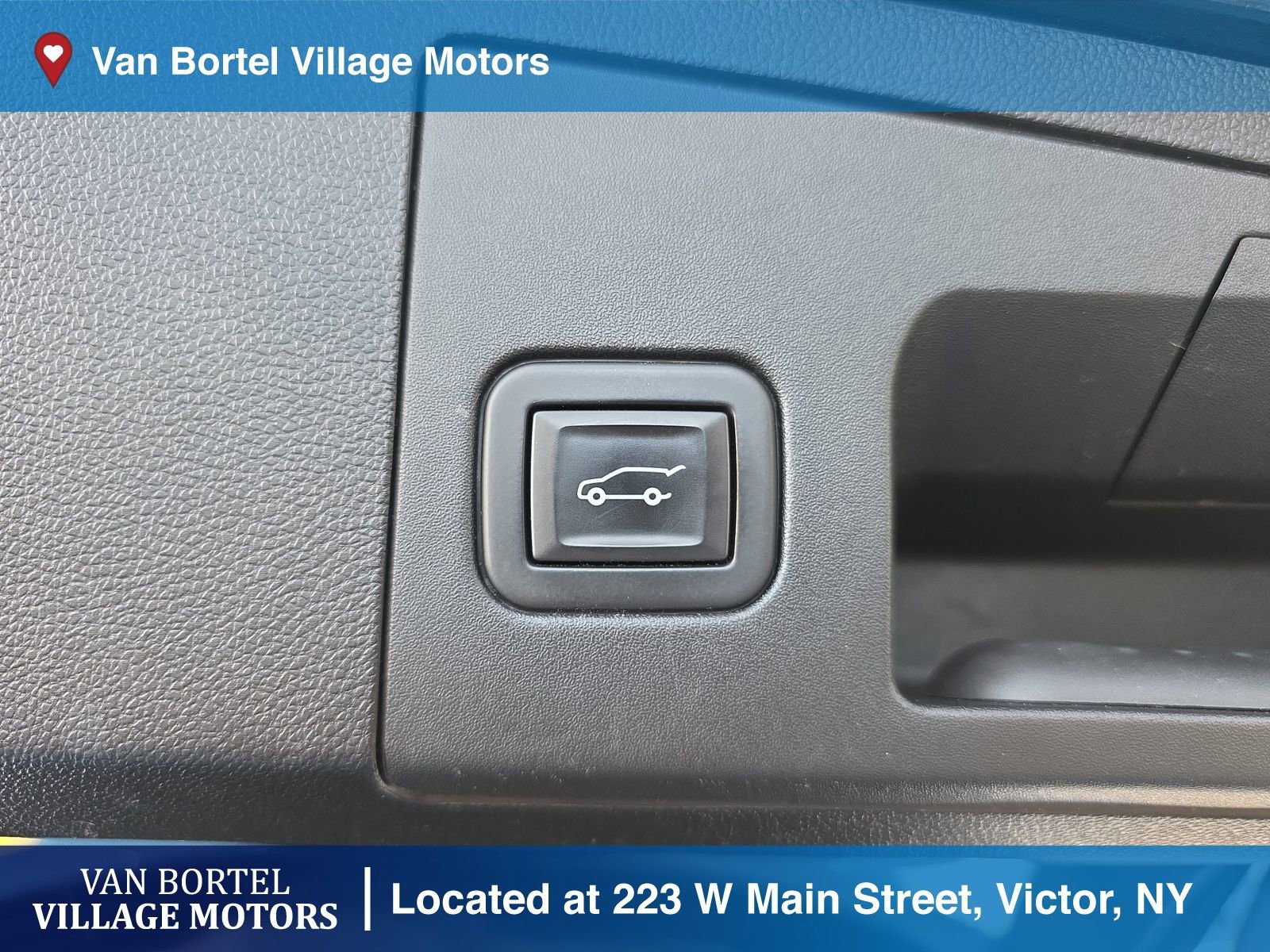 Used 2020 Cadillac XT4 Sport w/ Cold Weather Package image 28