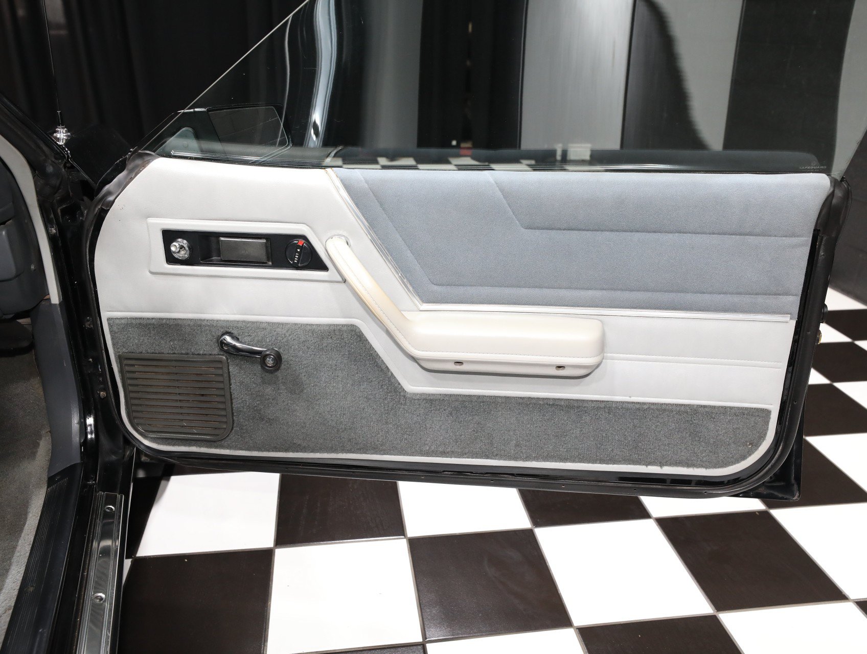 Used 1987 Dodge Charger Shelby FWD image 40