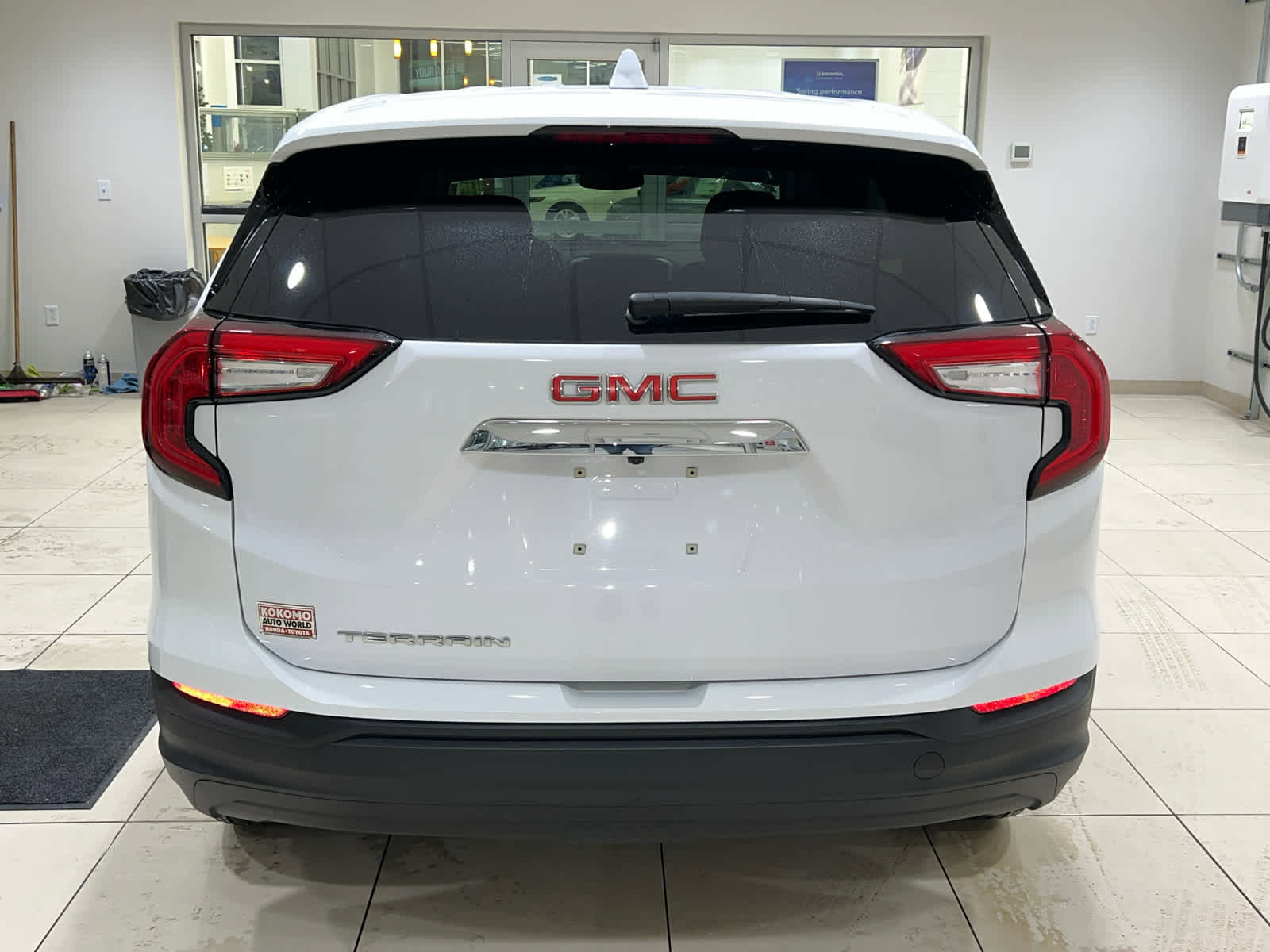 Used 2023 GMC Terrain SLE image 11
