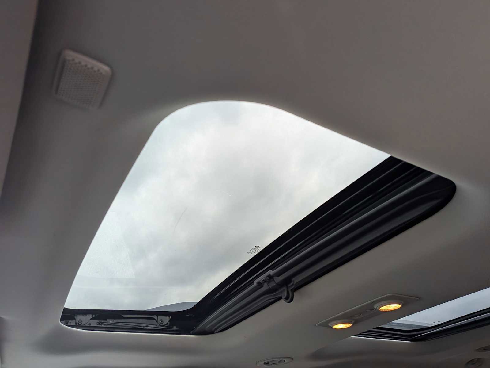 Used 2014 GMC Acadia SLT image 17