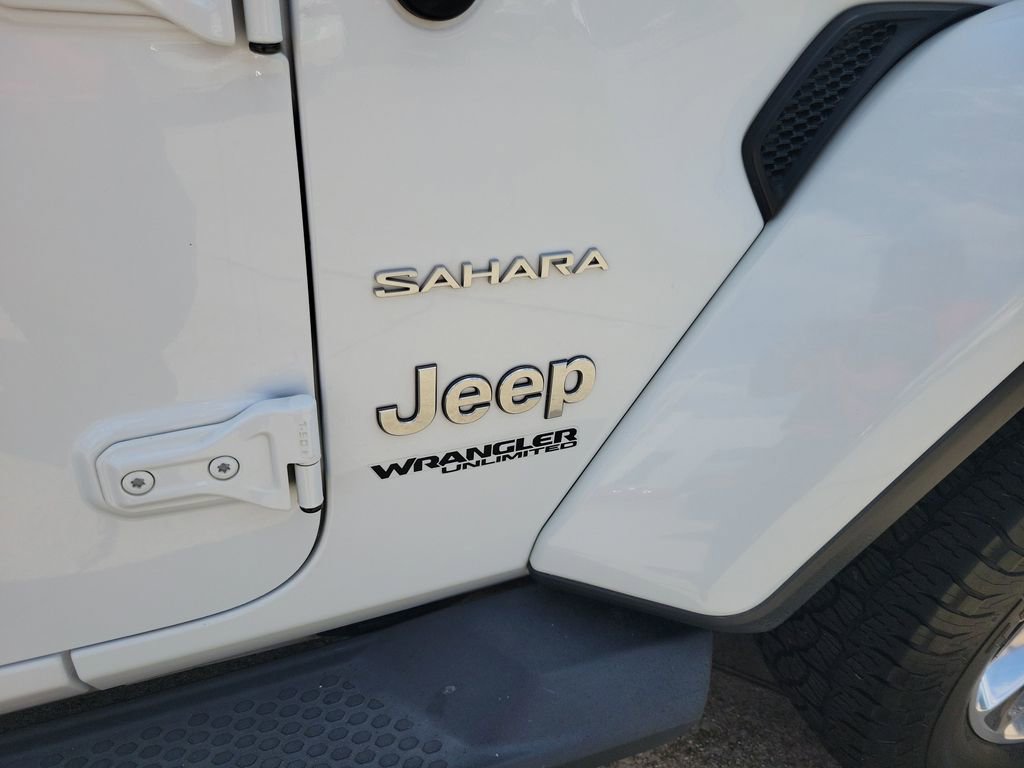 Used 2018 Jeep Wrangler Unlimited Sahara AWD/4WD image 11