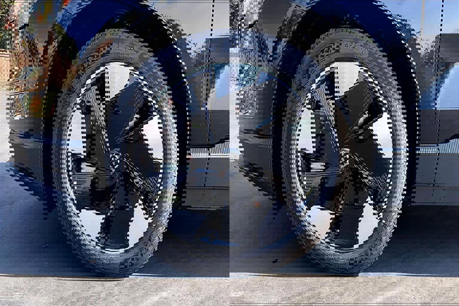 New 2025 Volvo EX30 Plus w/ Protection Package Premier image 14