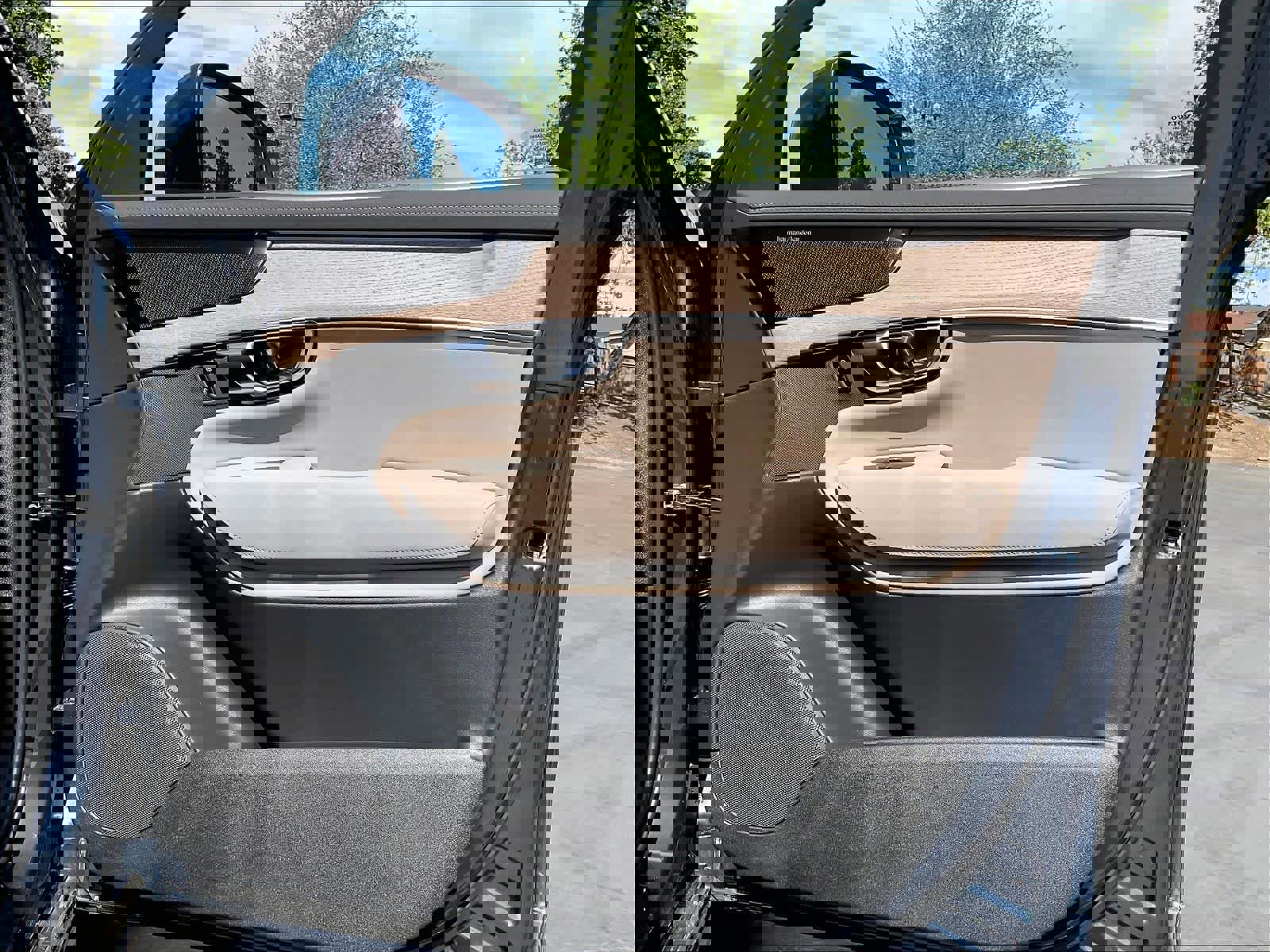 New 2026 Volvo XC90 B5 Plus w/ Protection Package image 31