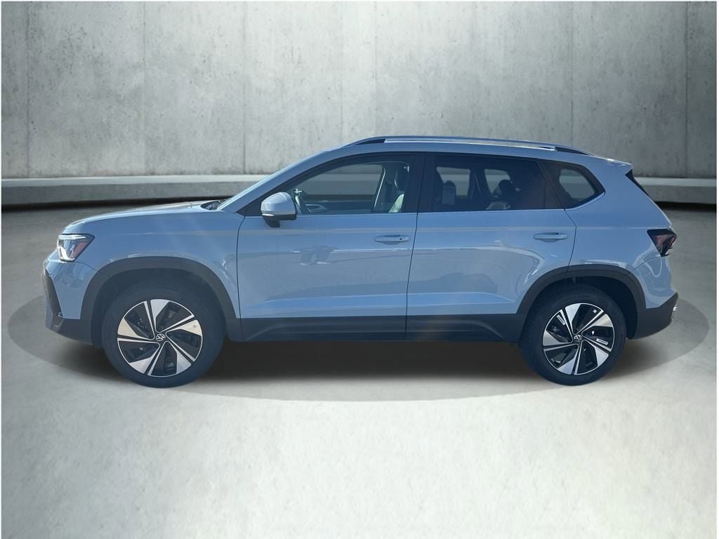 New 2026 Volkswagen Taos SE image 2