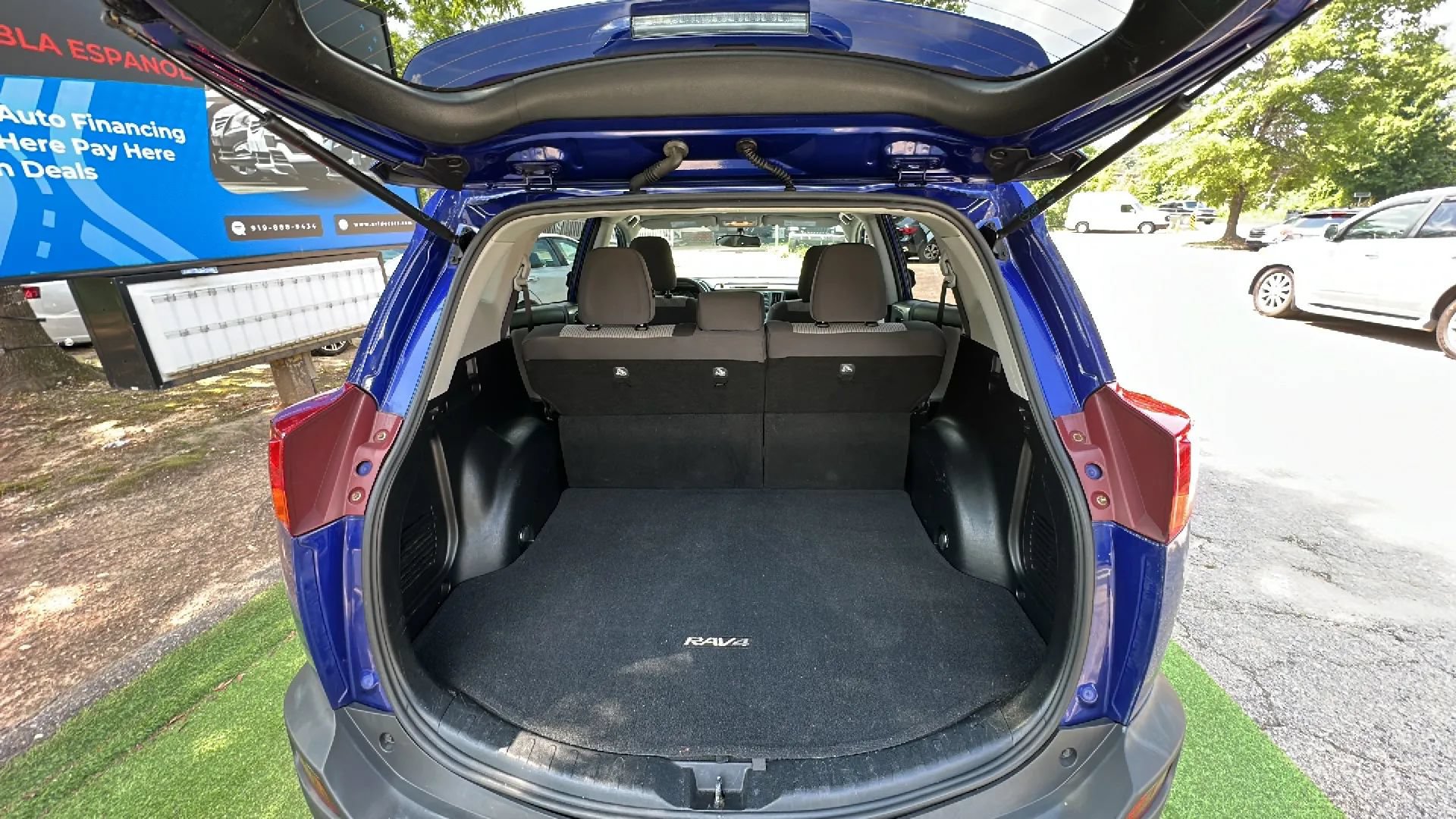 Used 2015 Toyota RAV4 LE AWD/4WD image 8