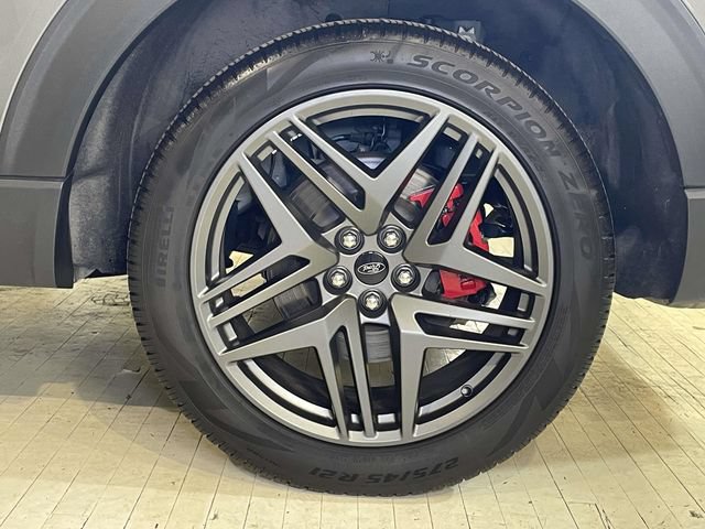 Used 2025 Ford Explorer ST-Line w/ ST-Line Street Pack AWD/4WD image 13