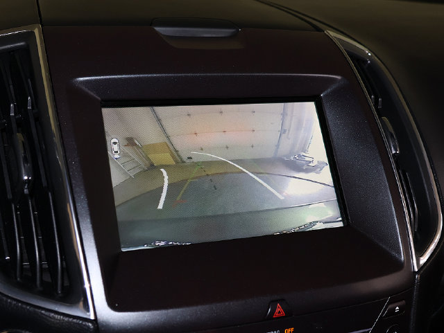 Used 2018 Ford Edge Titanium w/ Equipment Group 302A AWD/4WD image 19