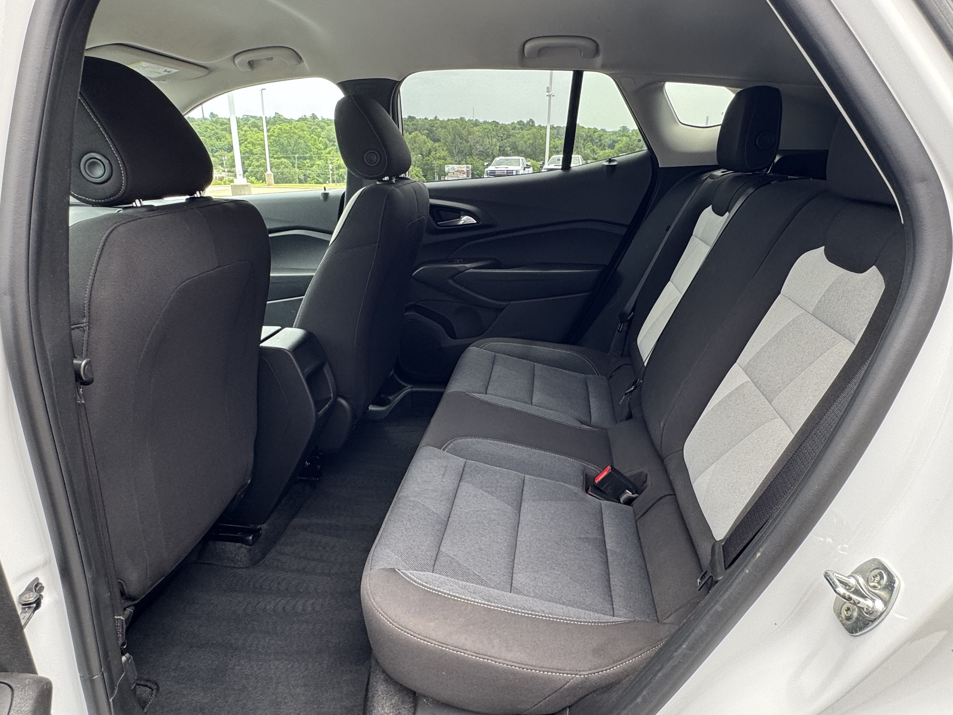 Used 2024 Chevrolet Trax LS w/ LS Convenience Package FWD image 12