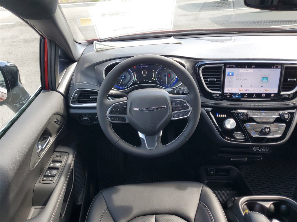 New 2025 Chrysler Pacifica Select image 22