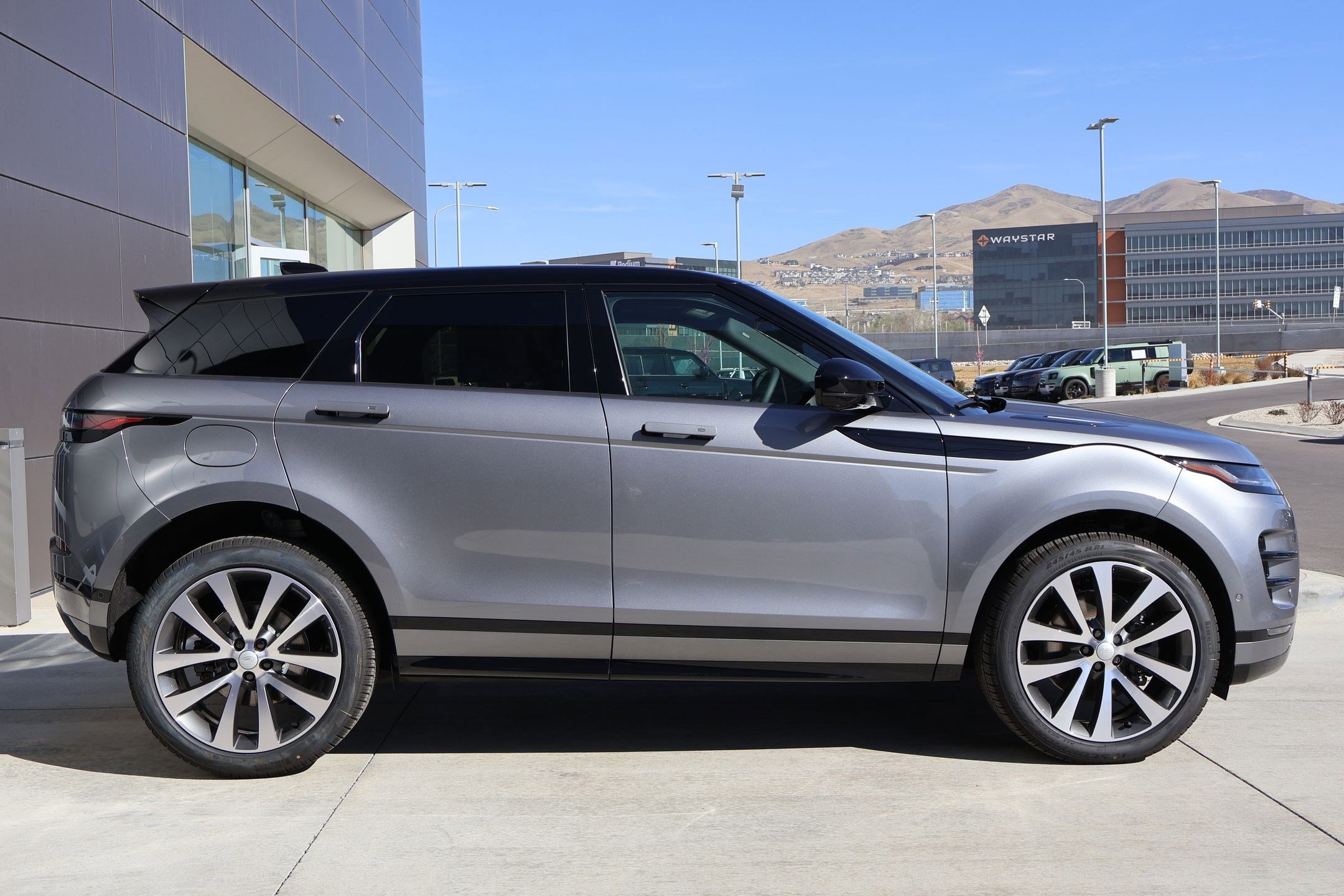 New 2026 Land Rover Range Rover Evoque Dynamic SE image 4