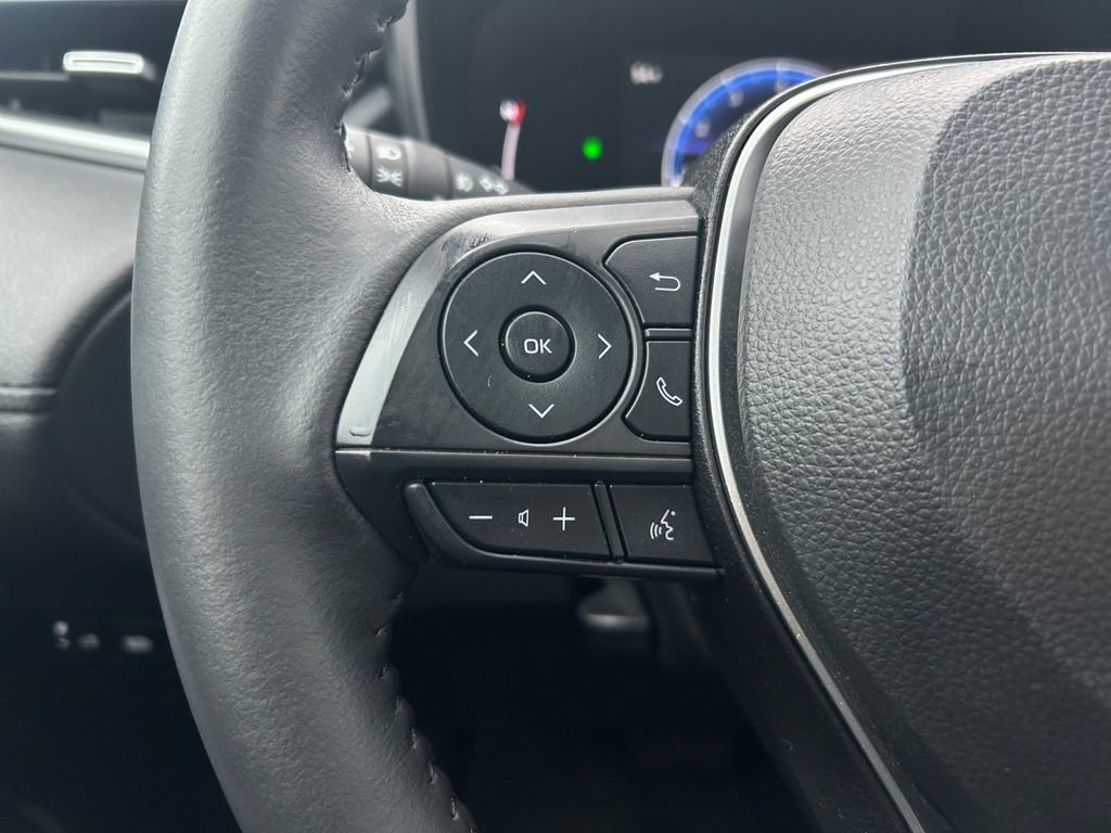 Used 2024 Toyota Corolla Cross XLE w/ Convenience Package image 17