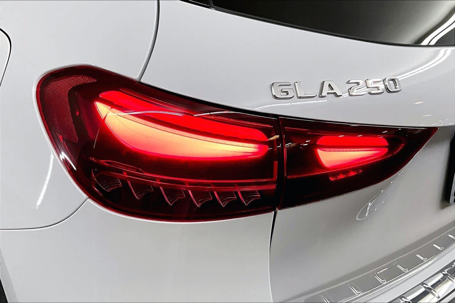 Certified 2024 Mercedes-Benz GLA 250 4MATIC image 28