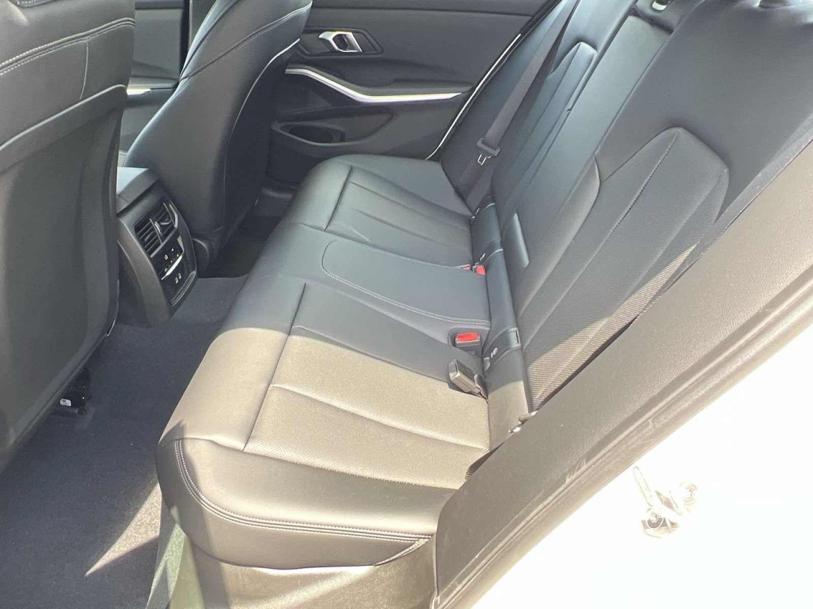 New 2025 BMW 330i xDrive Sedan w/ Premium Package AWD/4WD image 22