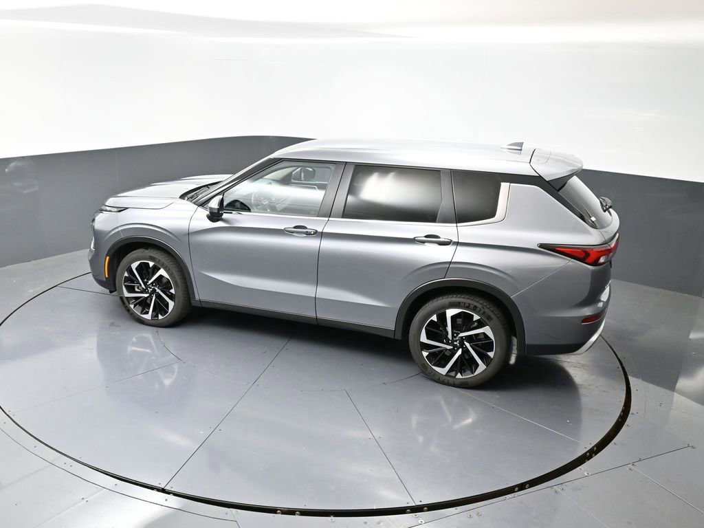 Used 2024 Mitsubishi Outlander SE image 47