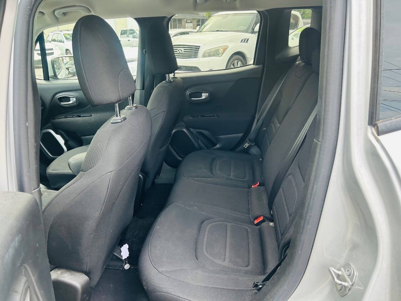 Used 2020 Jeep Renegade Latitude FWD image 10