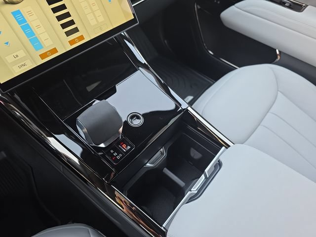 New 2026 Land Rover Range Rover Sport SE AWD/4WD image 18