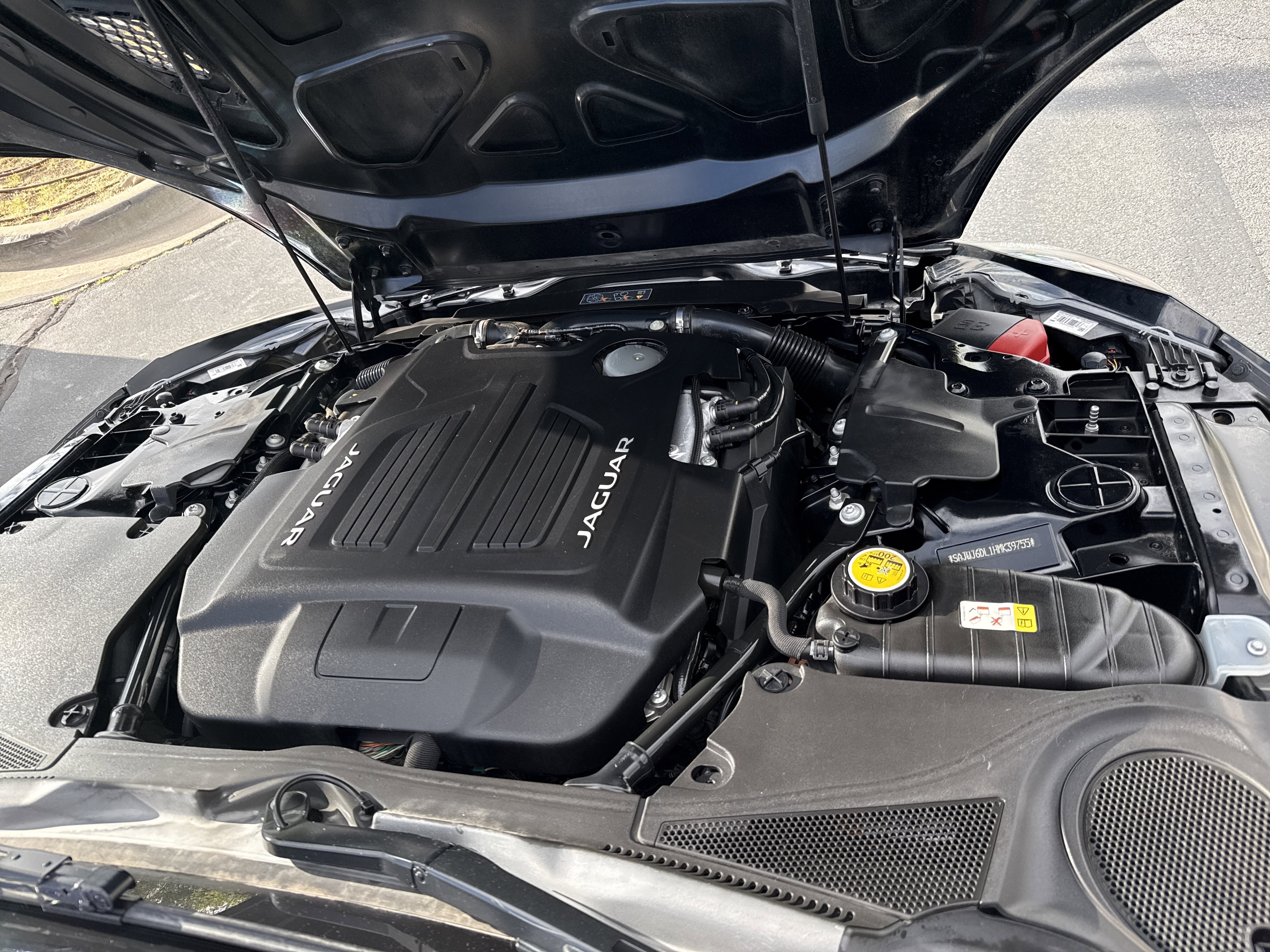 Used 2017 Jaguar F-TYPE R image 33