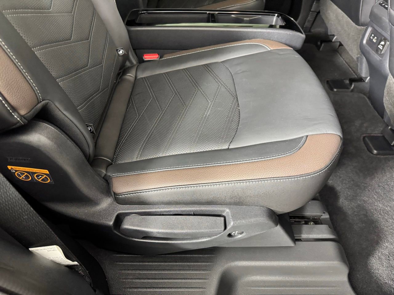 Used 2024 Nissan Pathfinder Platinum image 31