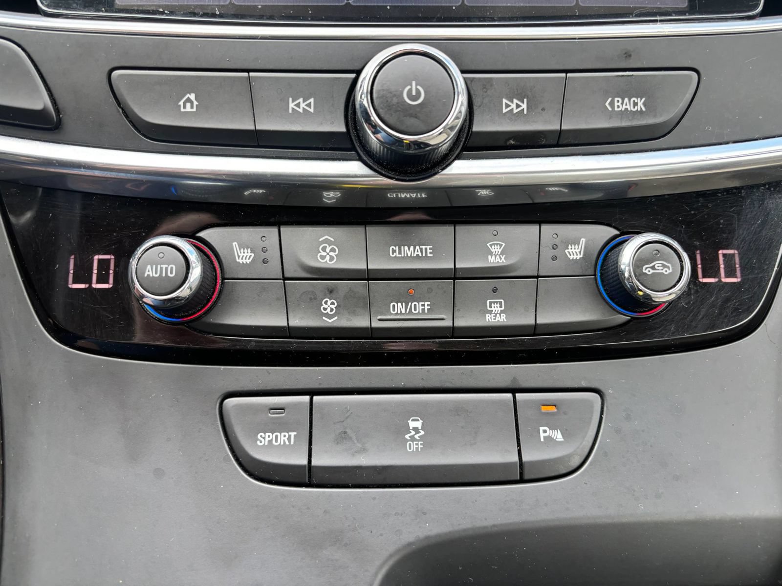 Used 2017 Buick LaCrosse Essence FWD image 20