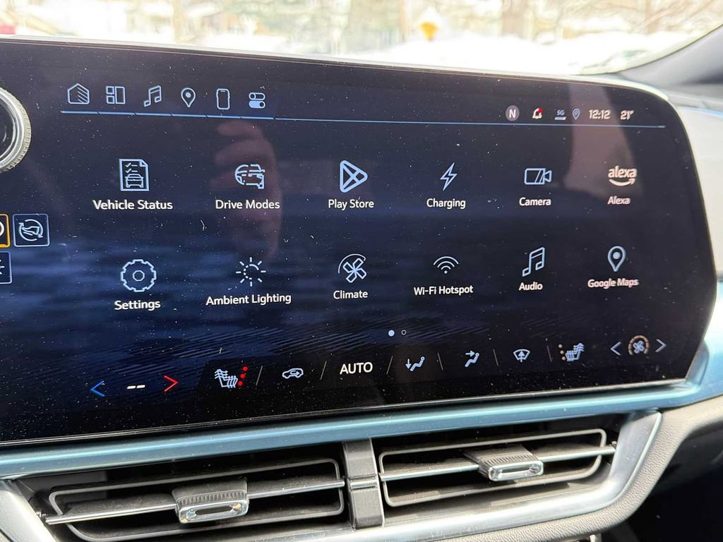 Used 2025 Chevrolet Equinox EV LT w/ Convenience Package image 45