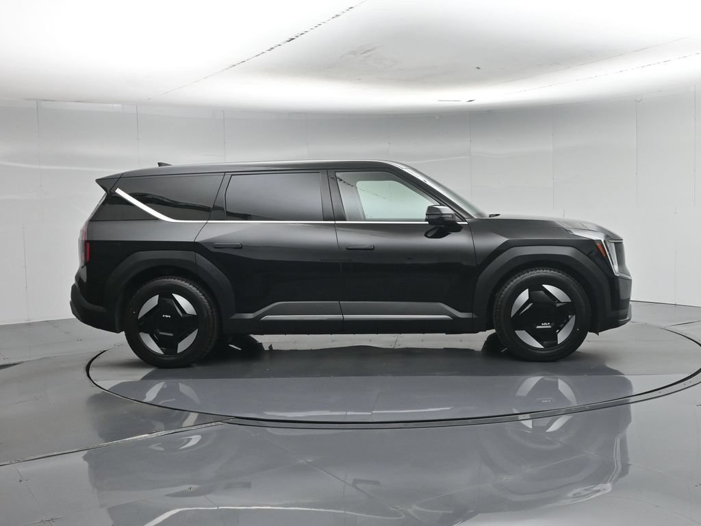 Used 2024 Kia EV9 Light Long Range RWD image 31
