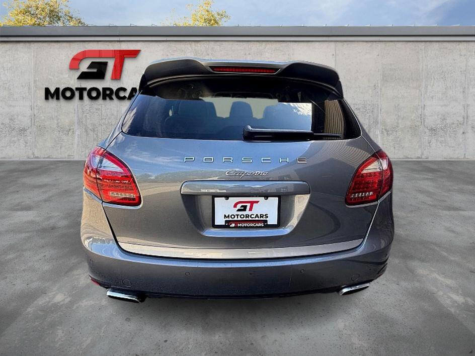 Used 2014 Porsche Cayenne Diesel Platinum Edition image 4