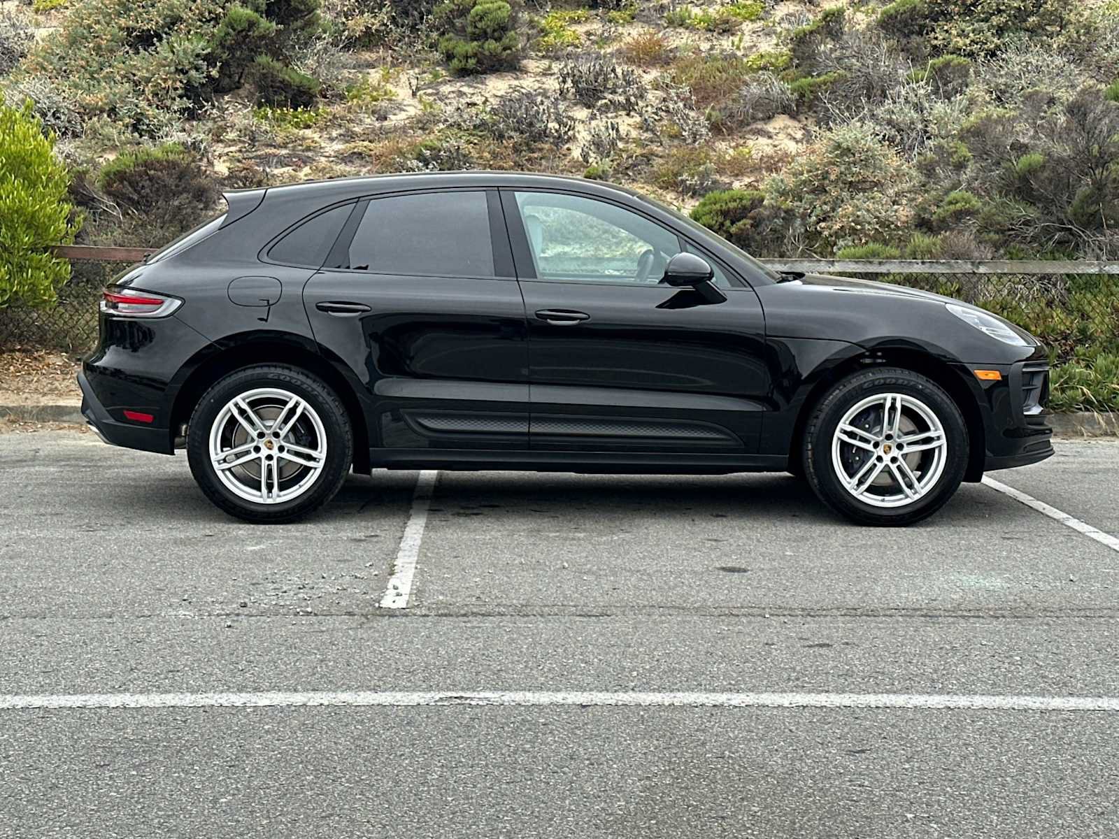 New 2025 Porsche Macan AWD/4WD image 9