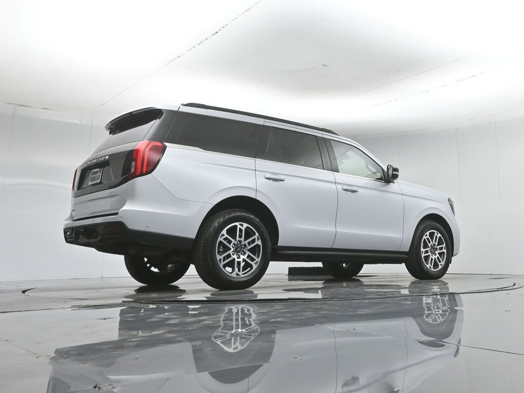 Used 2025 Ford Expedition Active AWD/4WD image 55