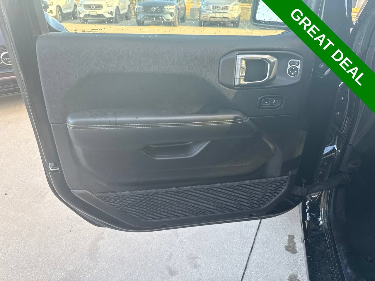 Used 2025 Jeep Wrangler Unlimited Sahara w/ Safety Group AWD/4WD image 16