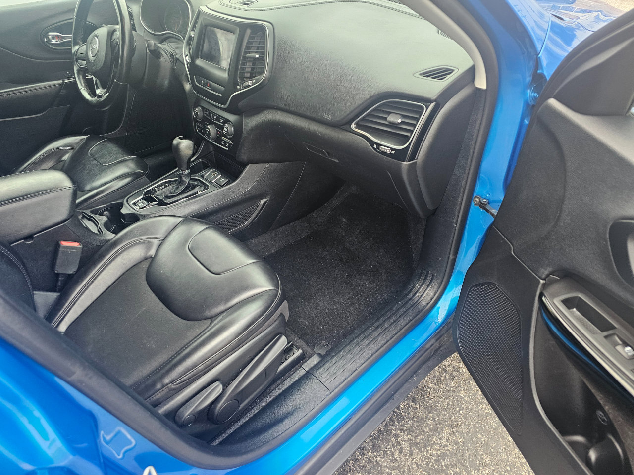 Used 2020 Jeep Cherokee Latitude Plus image 8