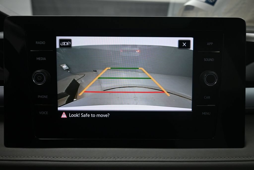 New 2026 Volkswagen Taos SE FWD image 12