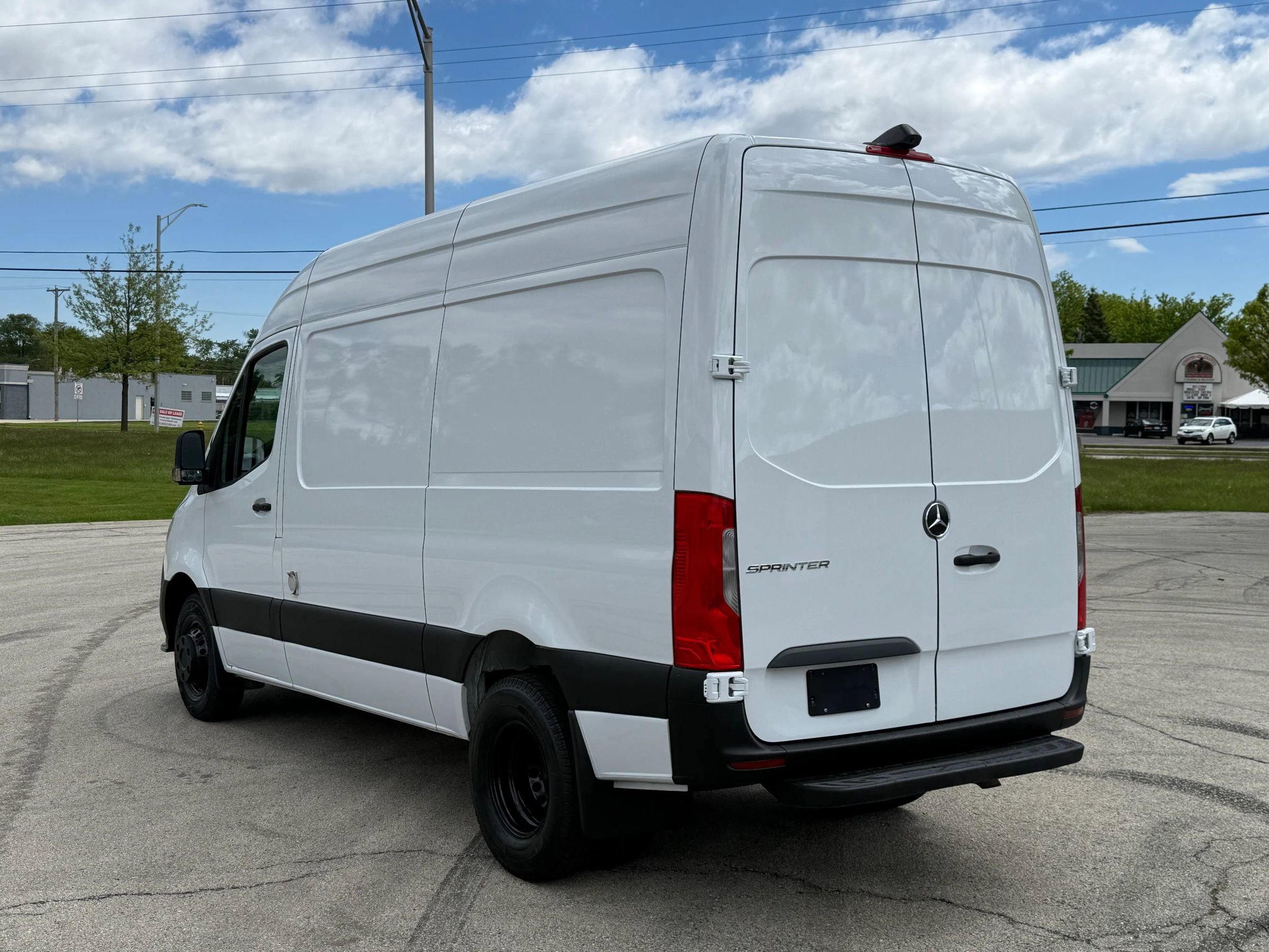 Used 2019 Freightliner Sprinter 3500 RWD image 4