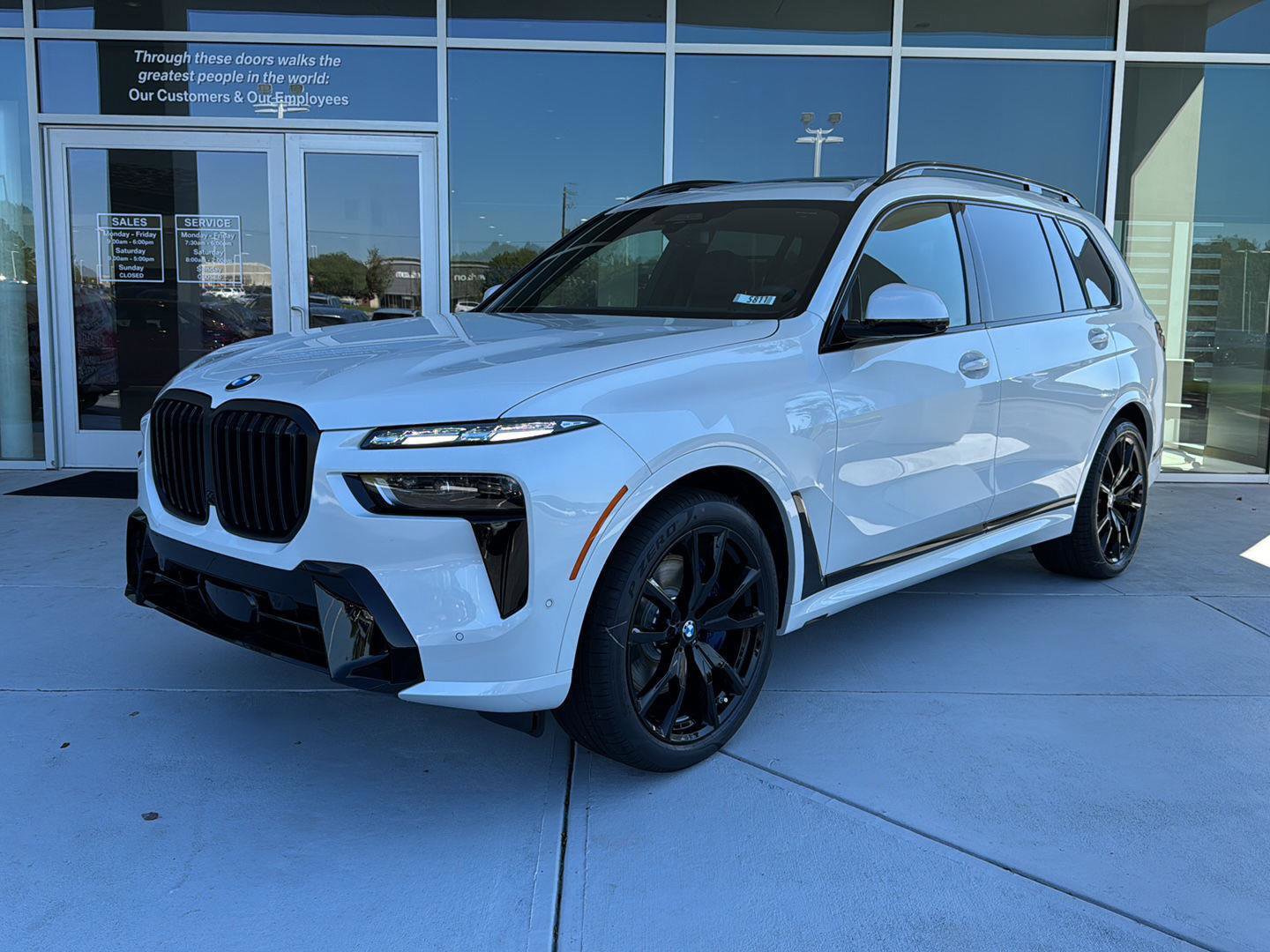 New 2026 BMW X7 xDrive40i w/ M Sport Package image 2