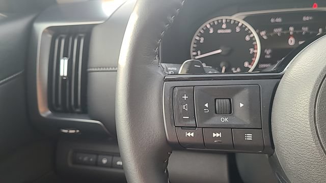 Used 2025 Nissan Pathfinder SL AWD/4WD image 16