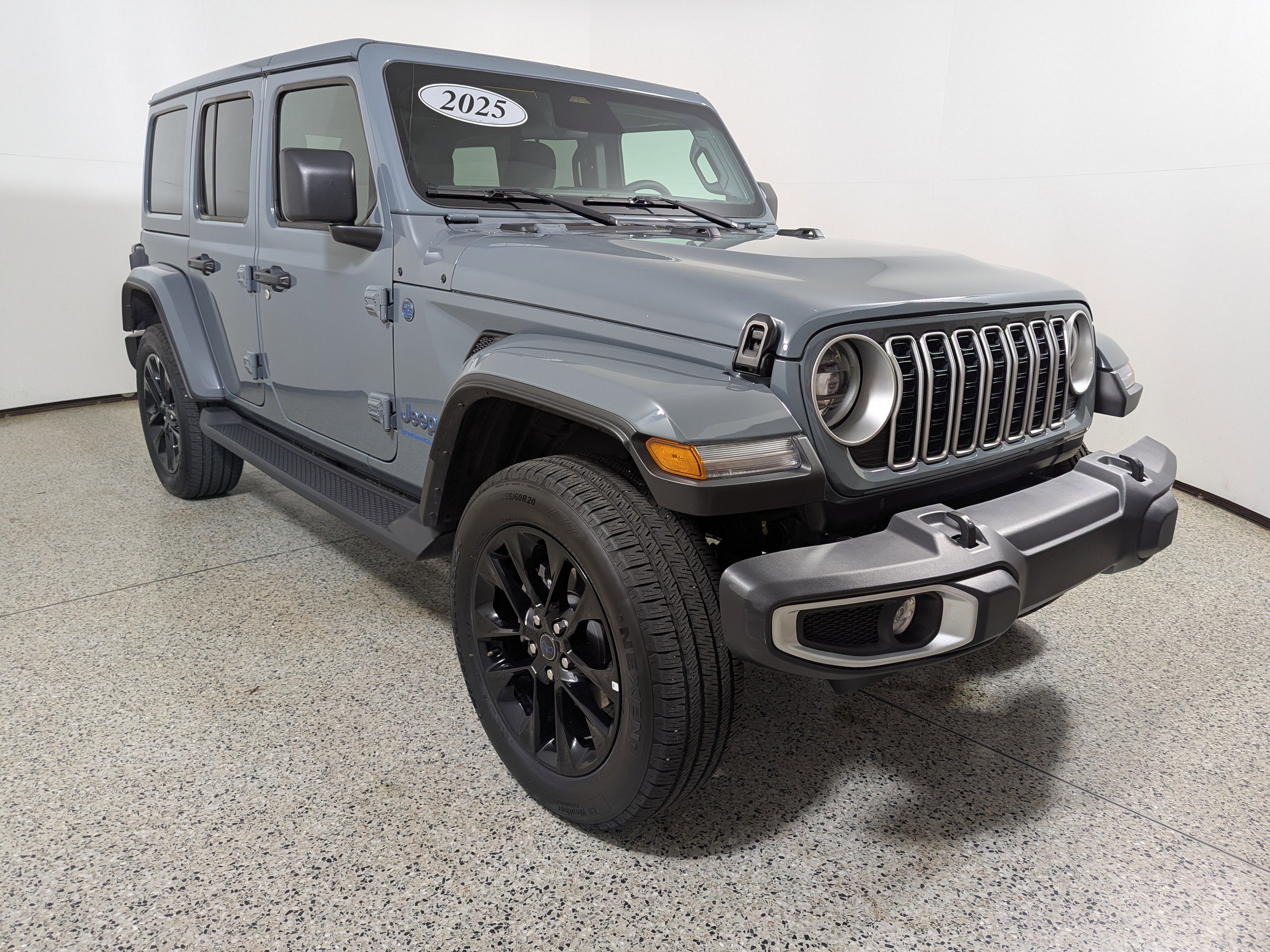 Used 2025 Jeep Wrangler Sahara AWD/4WD image 1