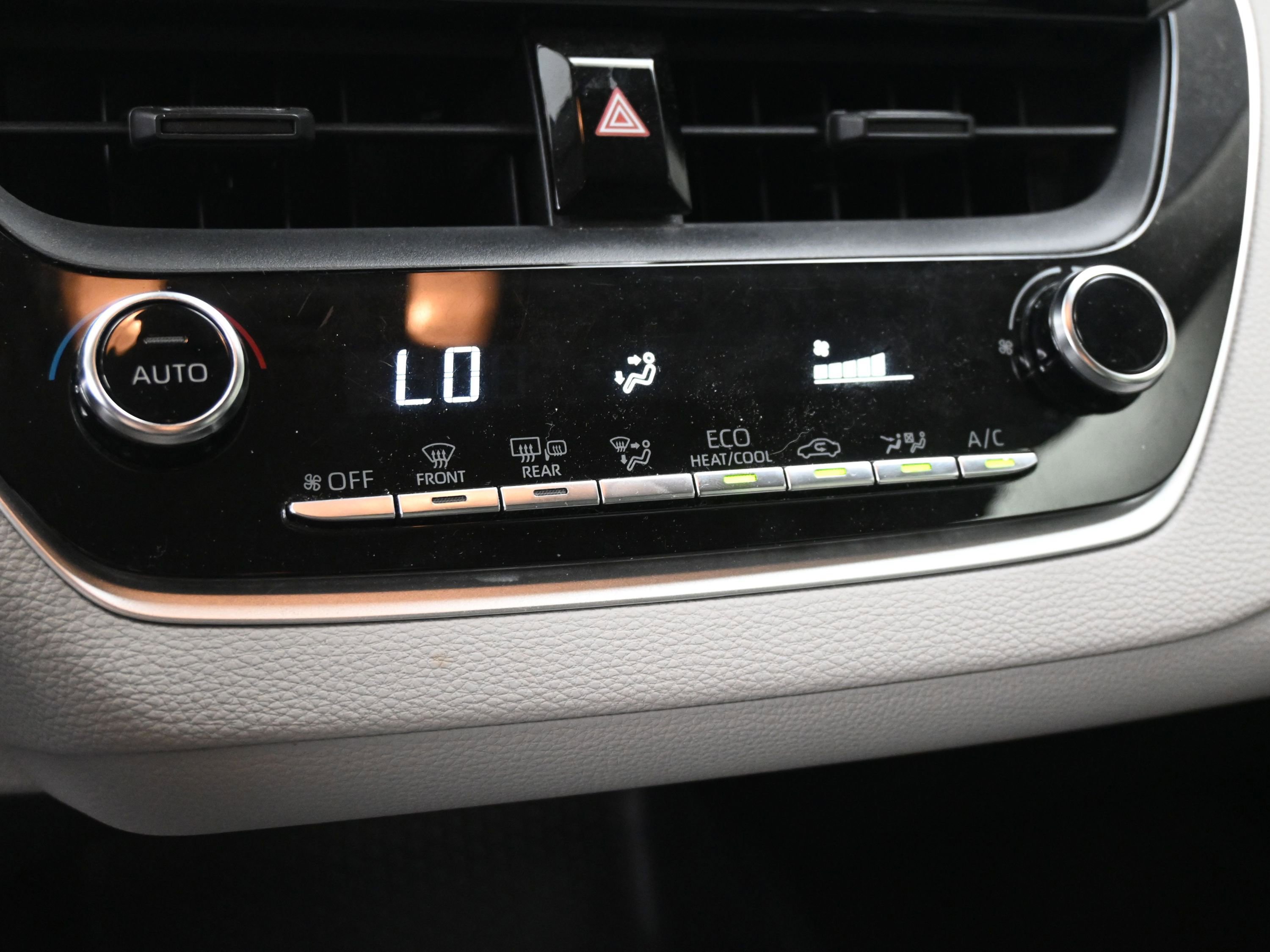 Used 2022 Toyota Corolla LE FWD image 14