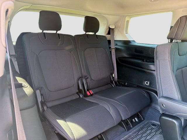 Used 2023 Jeep Grand Cherokee L Laredo image 20