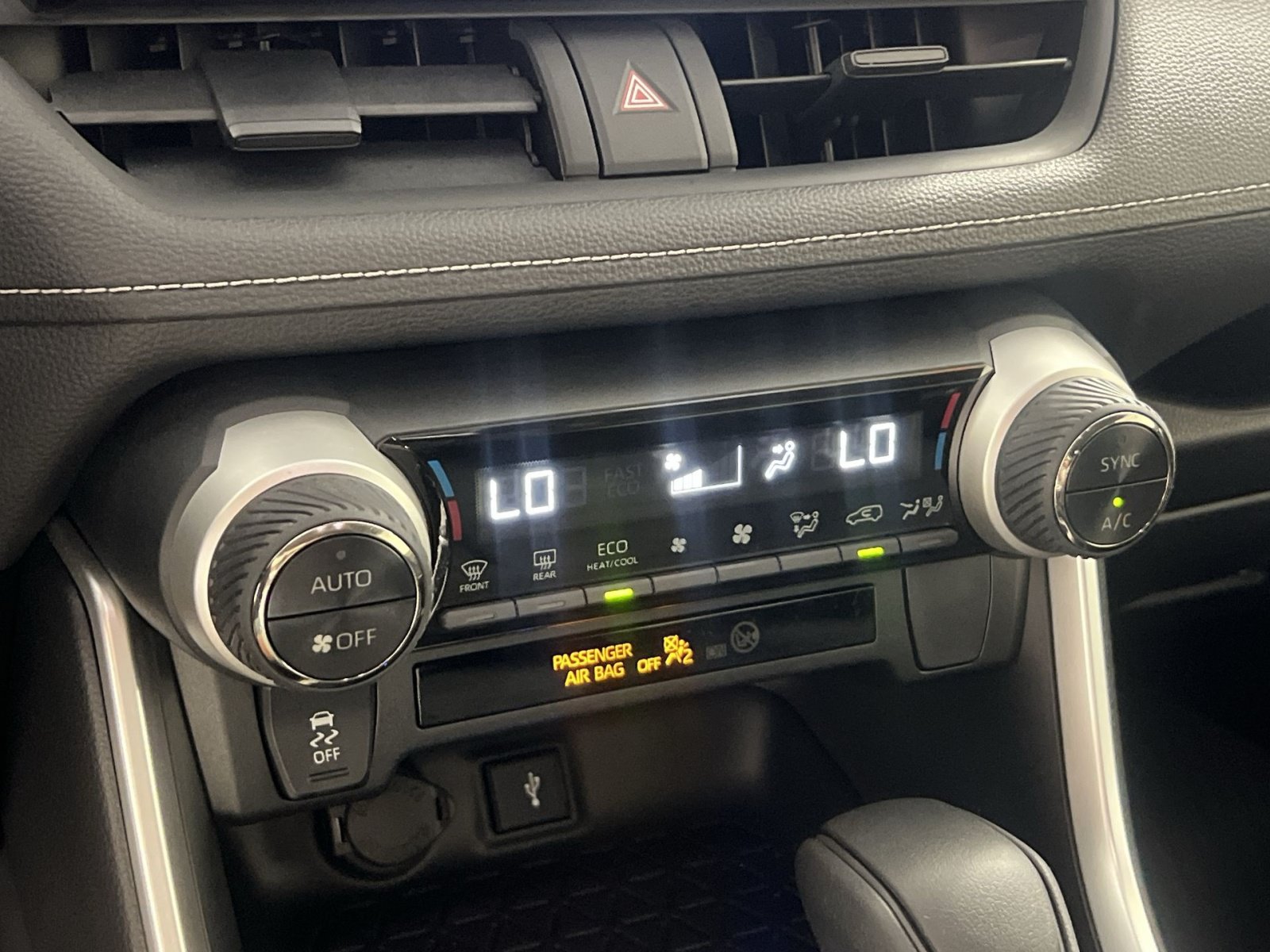 Used 2022 Toyota RAV4 LE AWD/4WD image 22